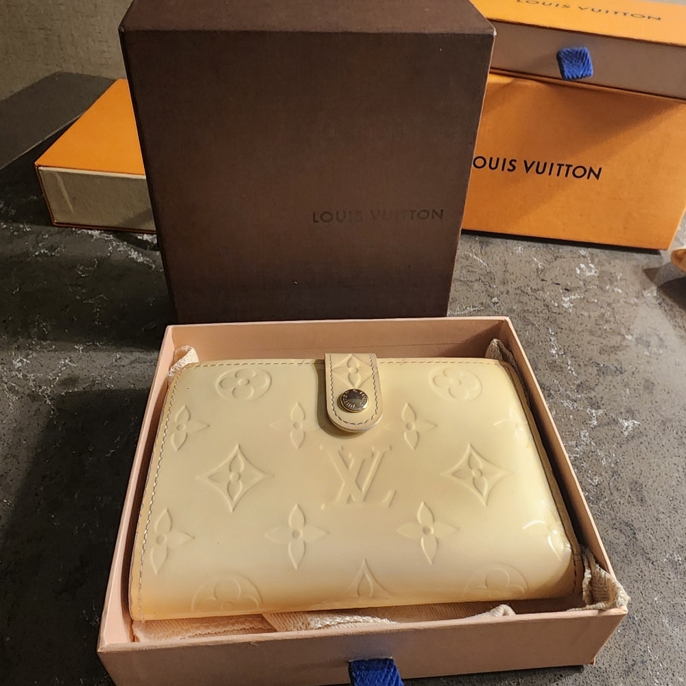 LOUIS VUITTON PASTEL YELLOW MONOGRAM LEATHER VERNIS KISSLOCK WALLET W D BAG+BOX